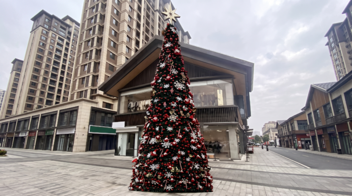 Trang trí cây thông Noel ngoài trời khổng lồ tại quảng trường khu đô thị Hải Phòng