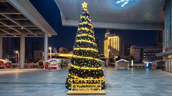 Thi công cây thông Noel đại cảnh ngoài trời trang trí đèn LED rực rỡ tại quảng trường TTTM Phú Thọ